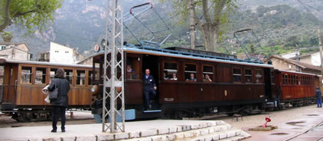 INCREMENTO DE VIAJES POR TREN Y BARCOS