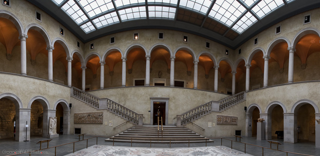 O’Keeffe helps organize "Georgia O’Keeffe: Forty Years of Her Art"