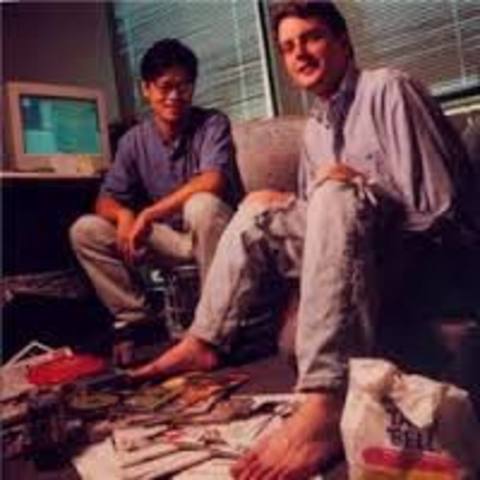 Jerry Yang y David Filo crean Yahoo