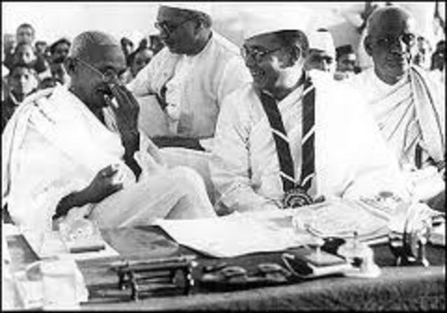 Gandhi and his fellow protest against registrtion card