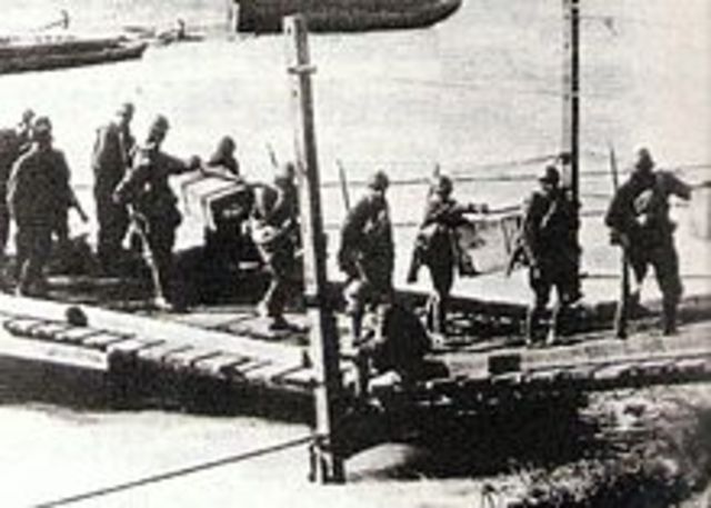 L'italia entra nella prima guerra mondiale con la Francia,la Gran Bretagna e la Russia.