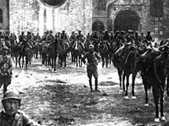 L'Austria-Ungheria firma l'armistizio con l'Italia dopo la vittoria italiana a Vittorio Veneto.