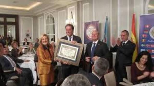 NAOMI UEHARA Y CARLOS OYARCE PARTICIPARON EN UN CONGRESO NACIONAL