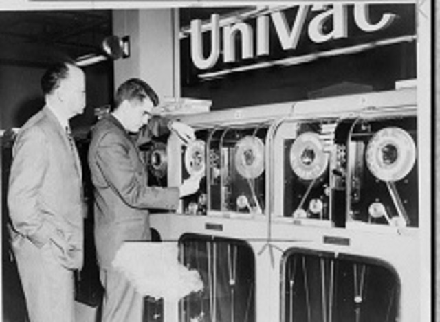 Univac -- John Mauchly y Prespert Ecker