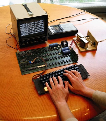 IBM anuncia su primera computadora personal