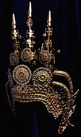 Jayavarman becomes a devaraja.