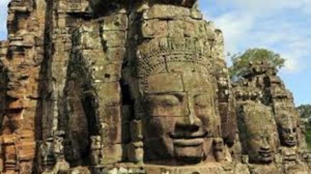 Khmers abandon Angkor