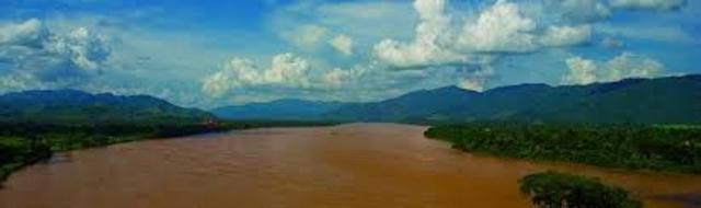First known kingdom in the Lower Mekong River region, Funan, rises and falls