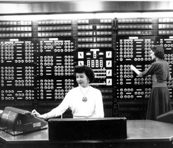 primerComputador completamente electrónico