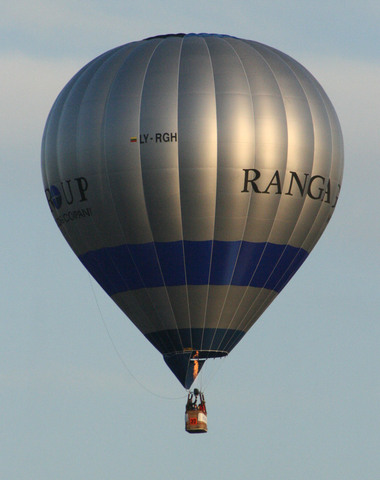 a hot air baloon crash in Carterton