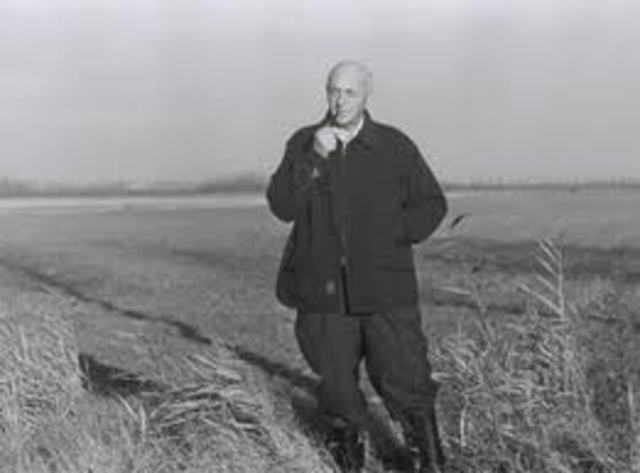 The regulations creating a common agricultural policy (CAP) enter into force.