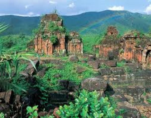 Jayavarman VII defeats the Cham kingdom and expands the empire to the furthest extent