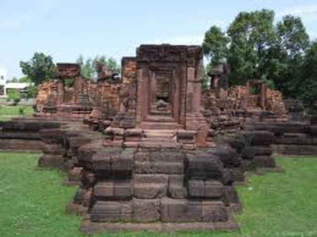 The Khmer Empires eastern territory gets invaded by the Cham Kingdom