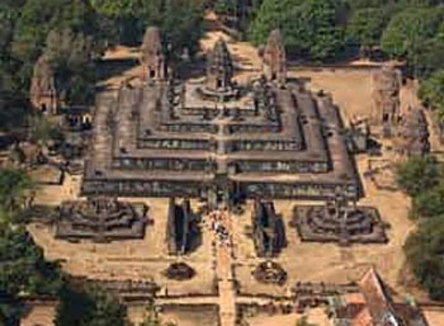 The first Temple-mountain began construction