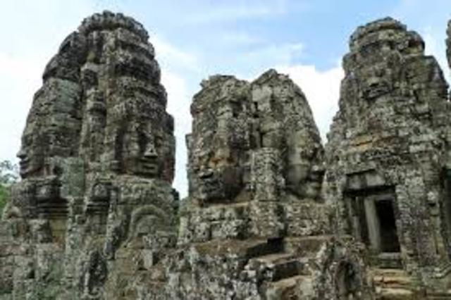 1100 Angkor Thom built.