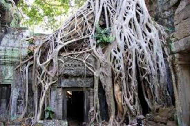 The Khmers abandon the city of Angkor