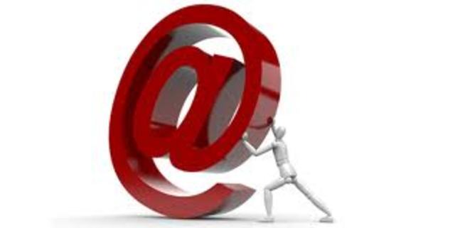SE POPULARIZO EL USO DEL CORREO ELECTRONICO
