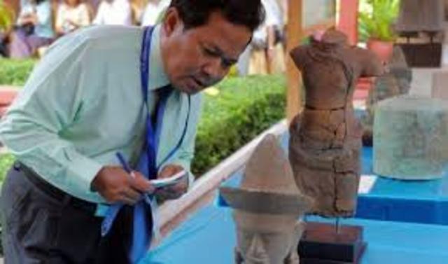 Jayavarman VIII succeededsIndravarman