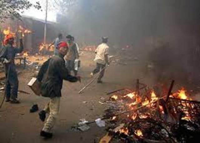 India dissolves into chaos and killings