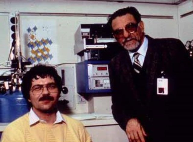 J. Georg Bednorz & Karl Muller create high-temp superconductor