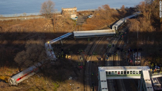 New York passenger train derails, killing 4 and hindering Monday commutes