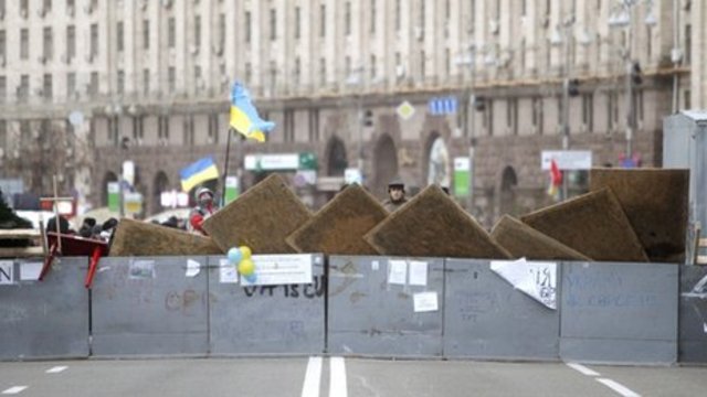 SquareContinue reading the main storyRelated StoriesQ&A: EU-Russia struggleMedia decry violenceEU-Russia rivalry loomsDemonstrators are blockading government buildings in the Ukrainian capital Kiev, as they step up their campaign for the resignation of th
