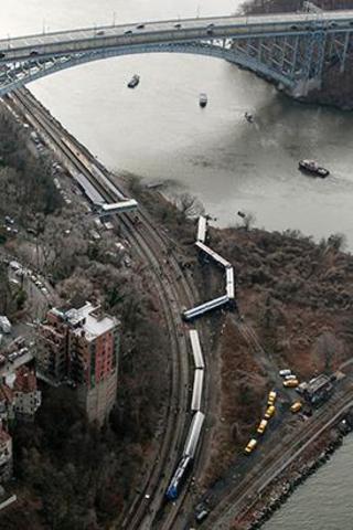 Investigators Recover Black Boxes in Deadly Metro-North Train Derailment