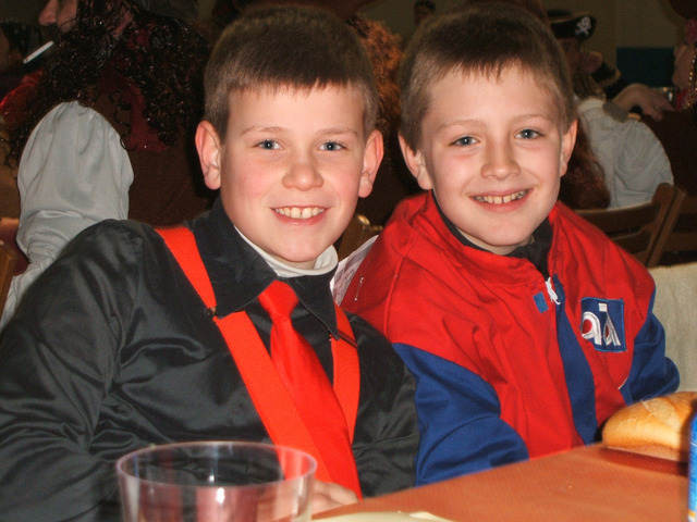 oin dala 2 urte karnabalak