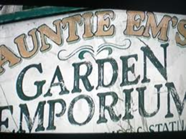 We visit the garden gnome eporium!