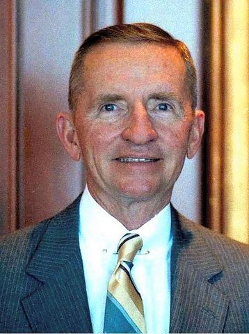 Ross Perot, an idependent, recieves 18.9% of the vote