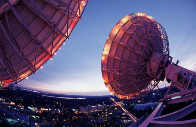 Colloquium: Brett Andrews lecturing on Decoding Galactic Chemical Evolution with Gas-phase and Stellar Abundances