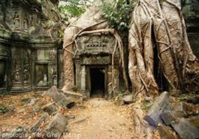 Jayavarman VII dies.