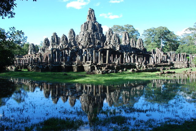 Chinese chronicler Zhou Daguan visits Angkor.