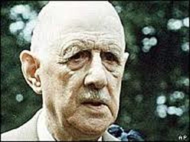 French President Charles de Gaulle vetoes British membership