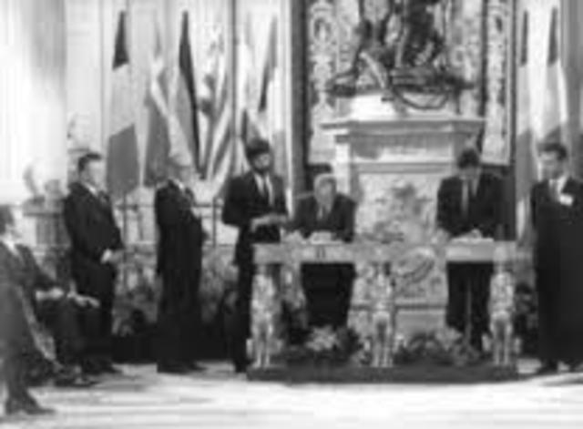 BRITAIN,DENMARK AND IRELAND APPLY TO JOIN THE EEC.