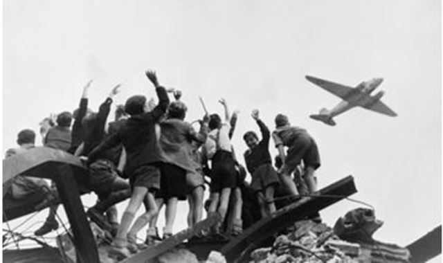 Berlin Blockade Ends