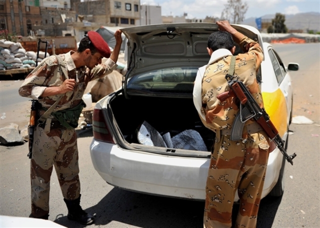 At least 30 killed when militants attack Yemen's Defense Ministry