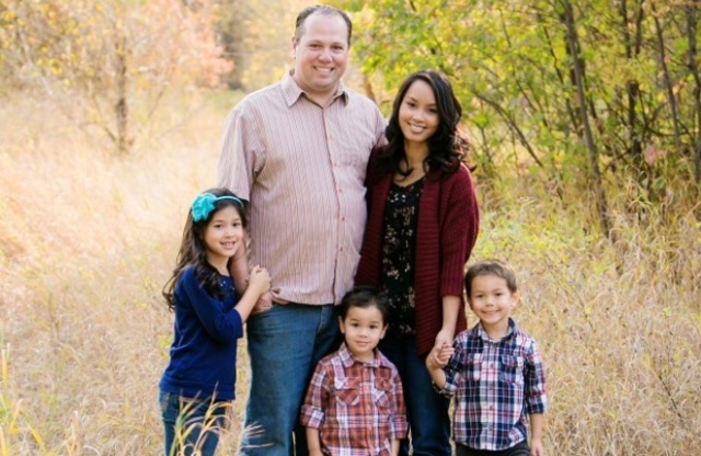 'Hero' jumps into freezing river to save members of Alberta family in Fernie crash.