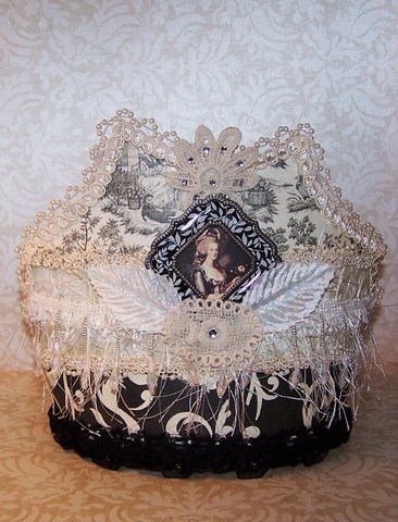 Marie was not crownd along side her new husband.