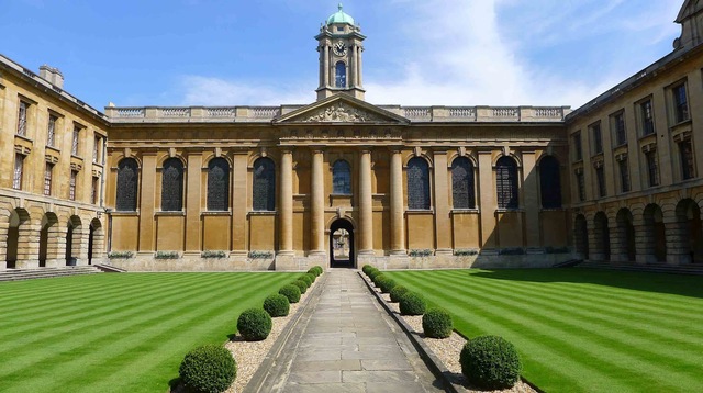 Robert de Eglesfield: Queens College Oxford, England.