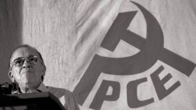 Legalizó el Partido Comunista de Espana (PCE)