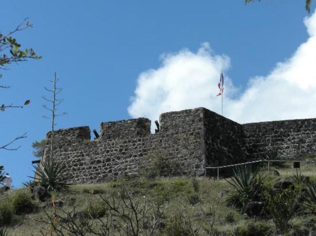 La Salle Builds fort