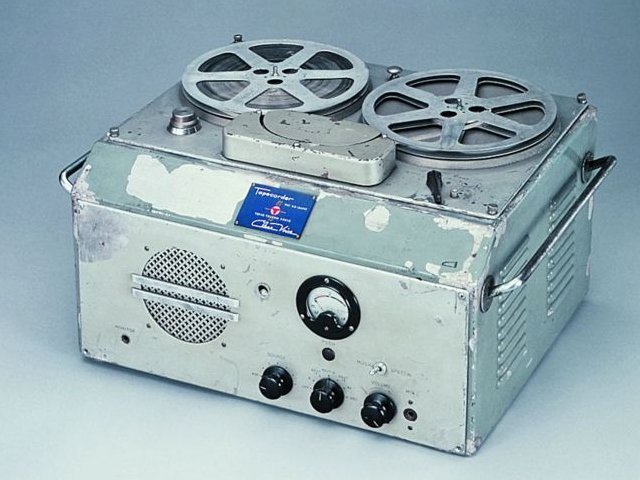 Магнитофон