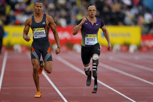 Breaks the T43 100m world record (10.91)