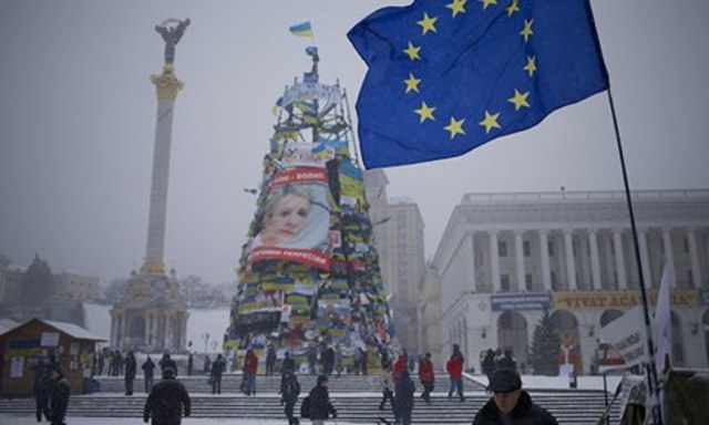 Ukraine riot police enter central Kiev amid rumours of storm on square