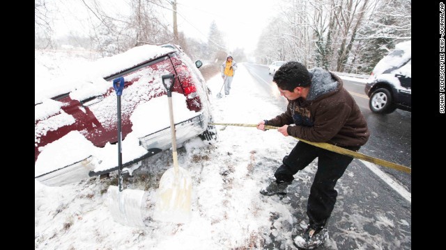 Thousands of flights canceled on Eastcoast
