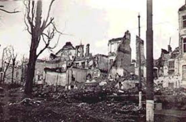 Montag watches as the government bombs and destroys the city