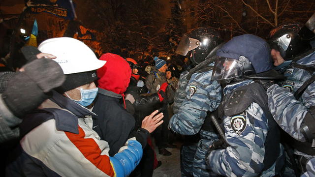 Ukraine police stand down after clashing with defiant protesters