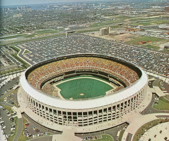 Veterans Stadium Opens