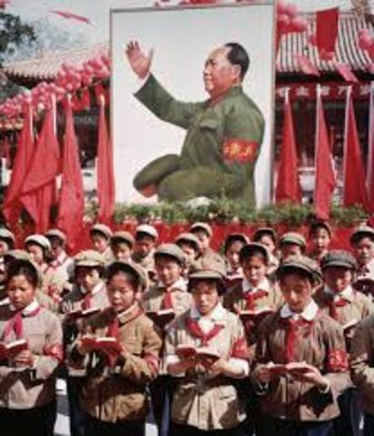 mao called red guards to destroy the four olds